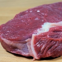 Preços das carnes fecham mês em alta